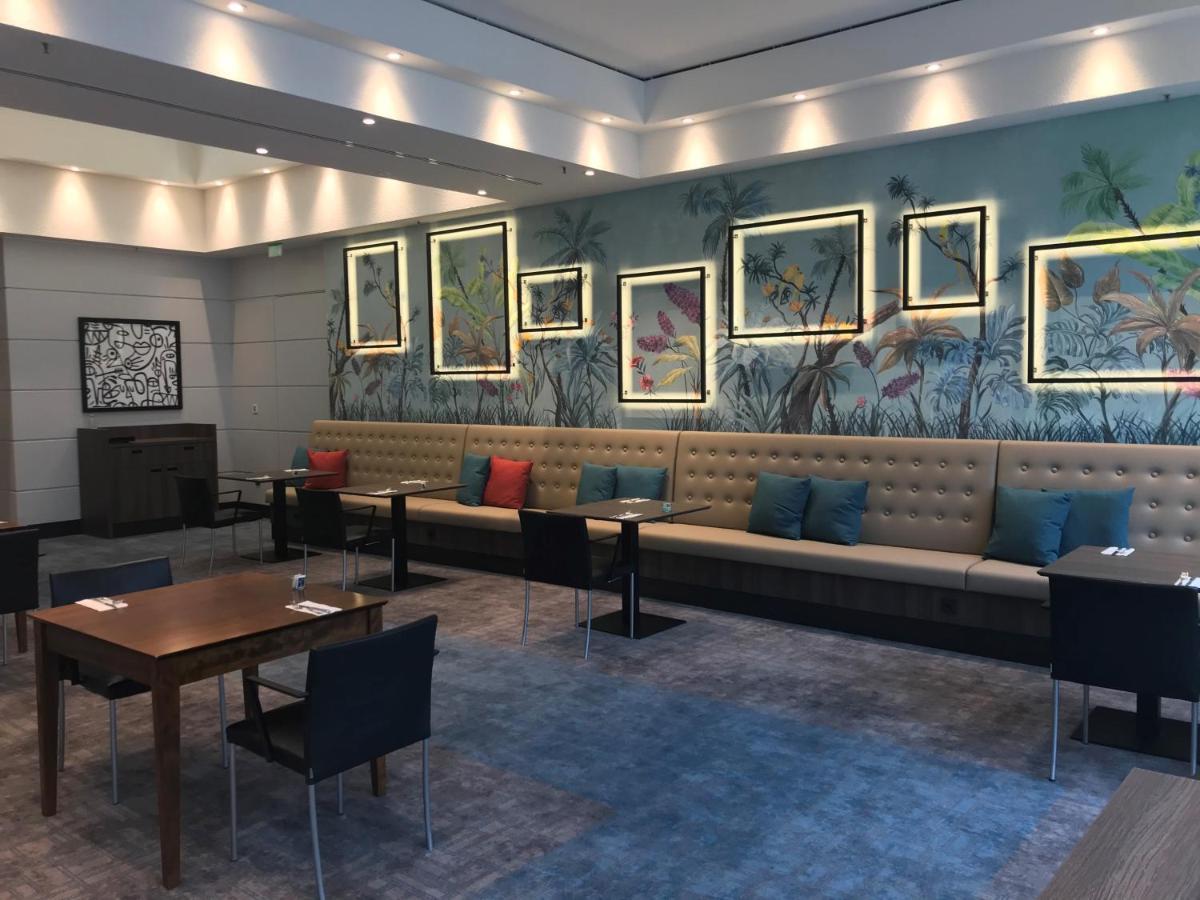 Radisson Blu Hotel ארפורט מראה חיצוני תמונה
